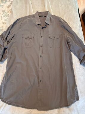Men's Gray Button-Up Shirt